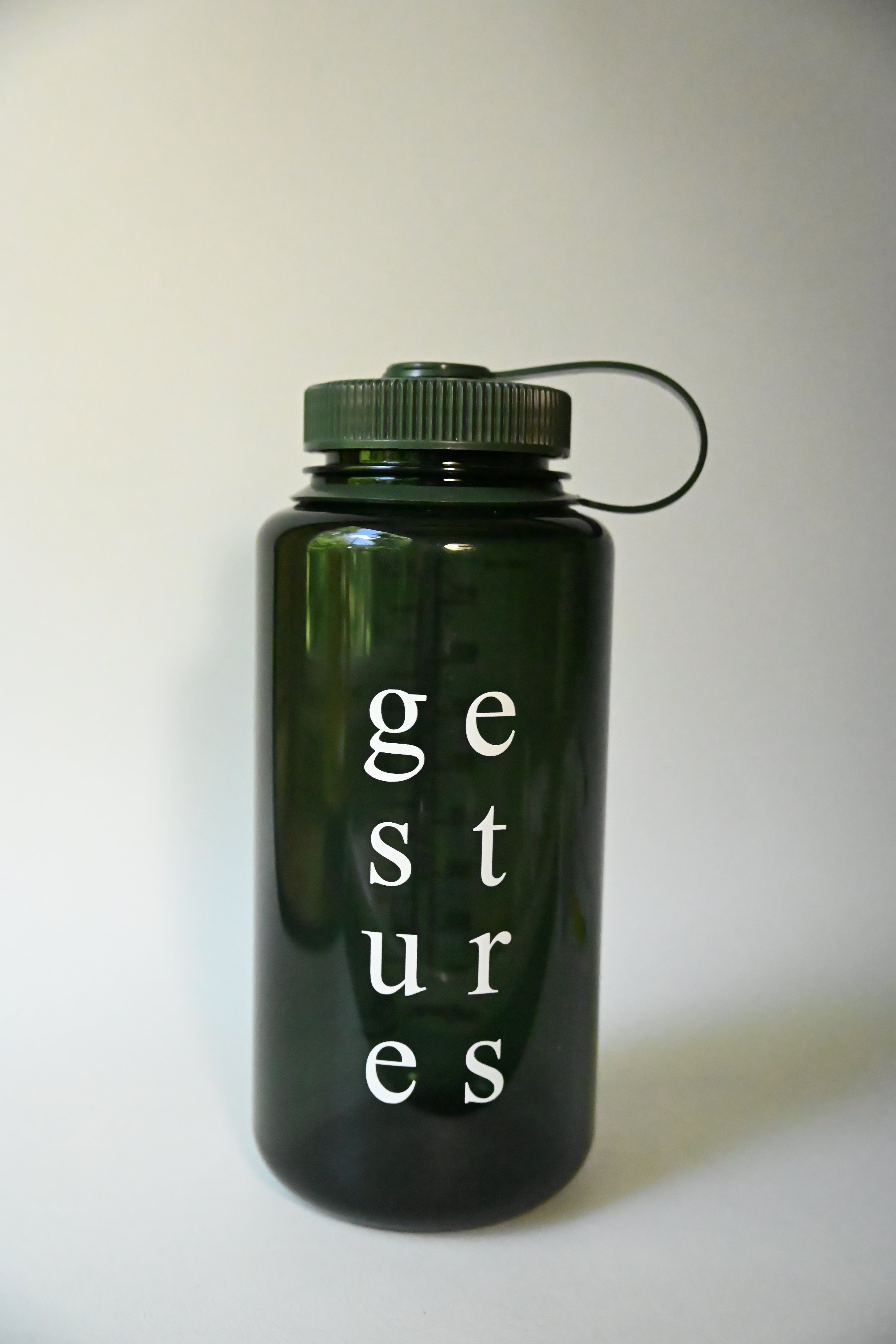Gestures water bottle